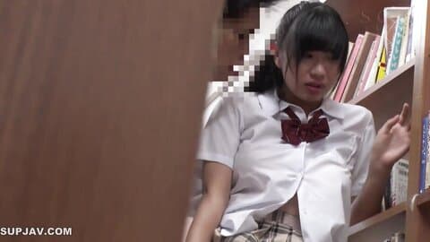 STAR-816 Student Matsuri Kiritani has a stalker between the trains and school (STAR-816)